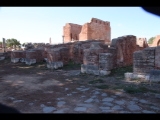 03703 ostia - regio i - insula ii - caseggiato del termopolio (i,ii,5) - raeume (20) - (21) - (22) - (23) - laeden an der decumanus maximus.jpg